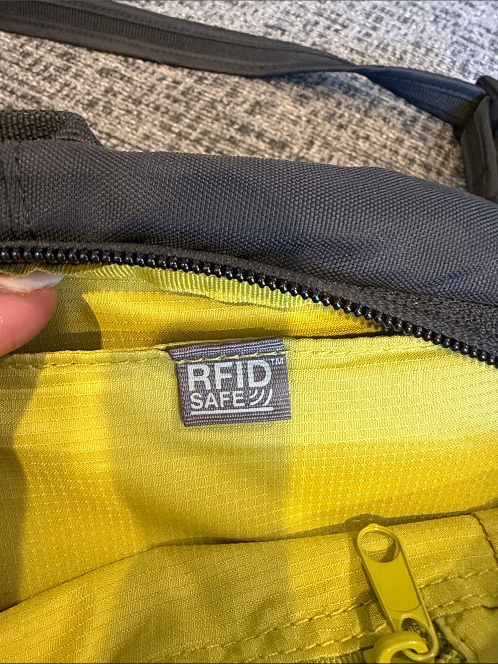 Pacsafe Black Anti-Theft Waist Pack Belt Bag rfid - Picture 6 of 9